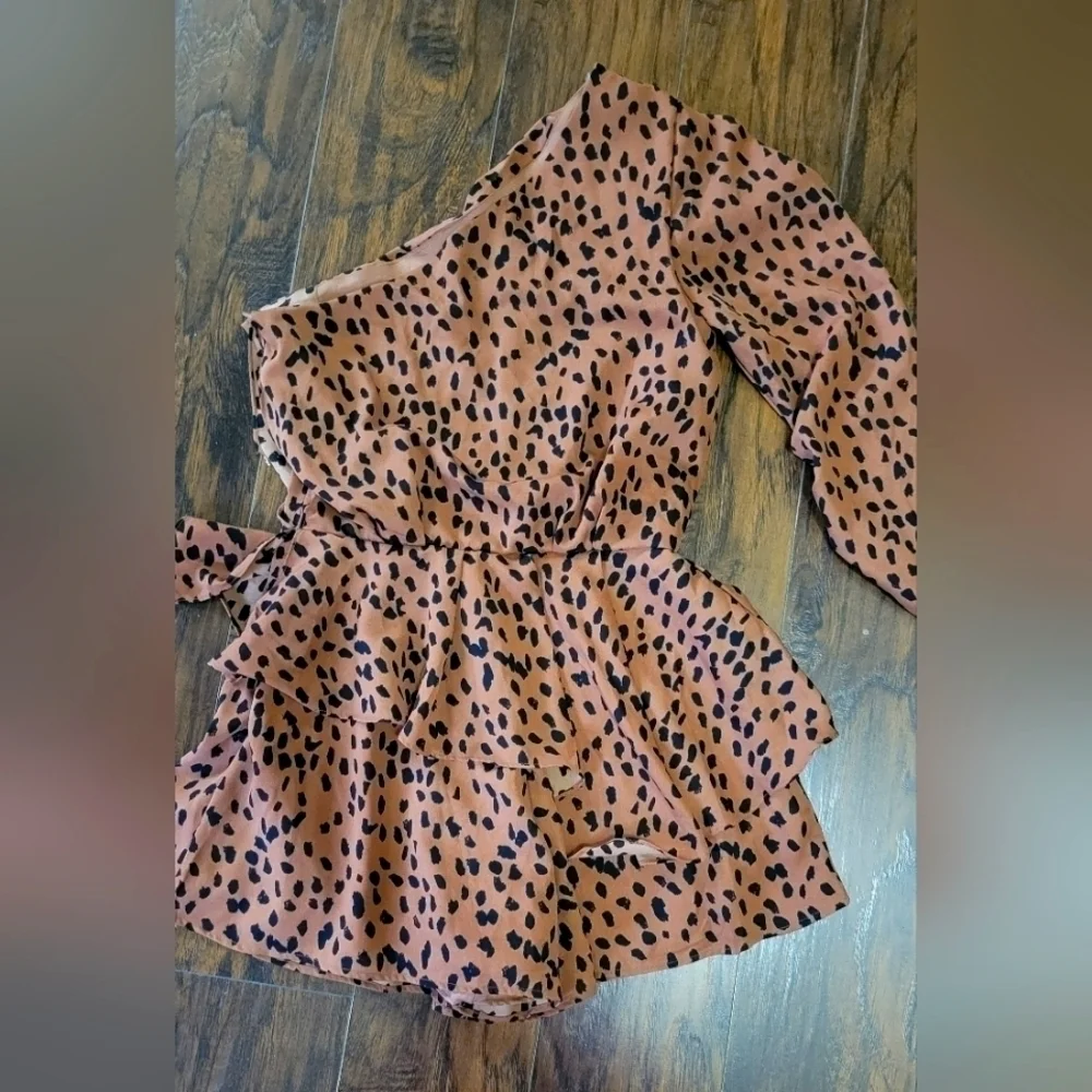 The impeccable pig One shoulder ruffled, woven romper size m - Picture 2 of 6